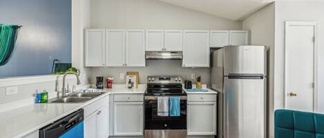 Fridge, oven, stovetop, dishwasher