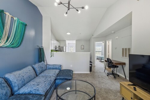 Chick Retreat With Fayetteville Charm (cb)