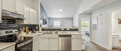 Fridge, oven, stovetop, dishwasher