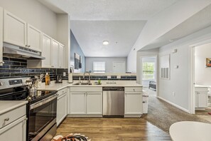 Geladeira, fogão, cooktop, lava-louças