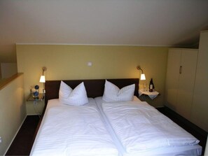 Apartment | 1 bedroom, individually furnished, bed sheets - Elegant Eingerichtete Ferienwohnung (Mirow)