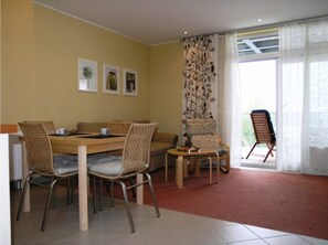 Living room - Elegant Eingerichtete Ferienwohnung (Mirow)