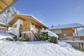 House | Exterior - Elegant Alpine Chalet for 10 Guests (Wald im Pinzgau)