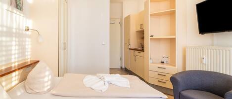 Apartment | 1 bedroom, individually furnished, bed sheets