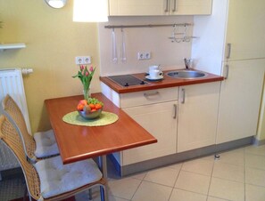 Apartment | Dining - Elegant Eingerichtete Ferienwohnung (Mirow)