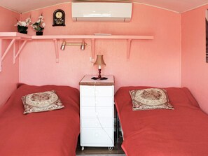 House | 2 bedrooms, individually furnished - 6 Person Holiday Home in Falkenberg (Falkenberg)