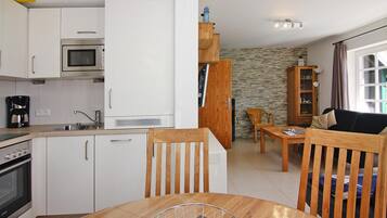 Apartment | Private kitchen | Toaster, highchair