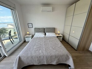 4 間臥室、布置獨特、熨斗/熨衣板、床單