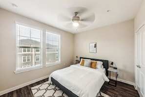 2 bedrooms, desk, iron/ironing board, travel crib