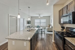 Fridge, microwave, oven, stovetop - Corporate I Free Parking I Properties by Preston (Houston)