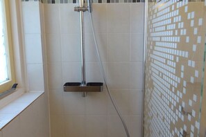 House | Bathroom - Holiday Home in Zeeland With Garden Terrace (Wemeldinge)