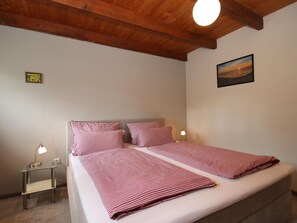 Apartment | 2 bedrooms, individually furnished - Ferienwohnungen in Strackholt (Grosefehn)