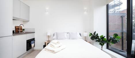 Cortinas blackout, tabla de planchar con plancha y wifi gratis