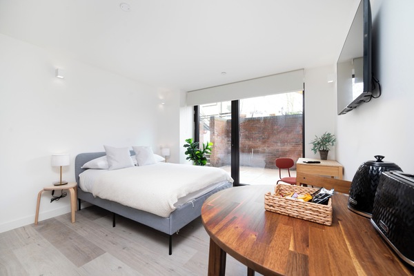 Studio, 1 Double Bed, Non Smoking | Blackout drapes, iron/ironing board (on request), WiFi (free)