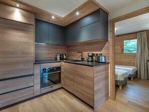 Kühlschrank, Ofen, Herdplatte, Geschirrspüler