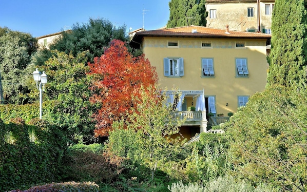 บริเวณภายนอก