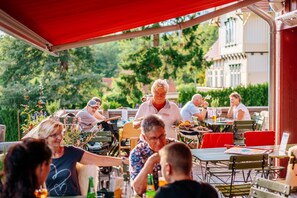 House | Outdoor dining