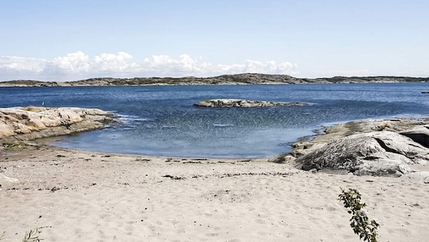 A coastal beach with rocky formations and calm waters. - 4 Star Holiday Home in Kallo-knippla (Källö-Knippla)
