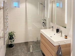 House | Bathroom