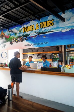 Reception - Bad Monkey Samui Hostel (Koh Samui)