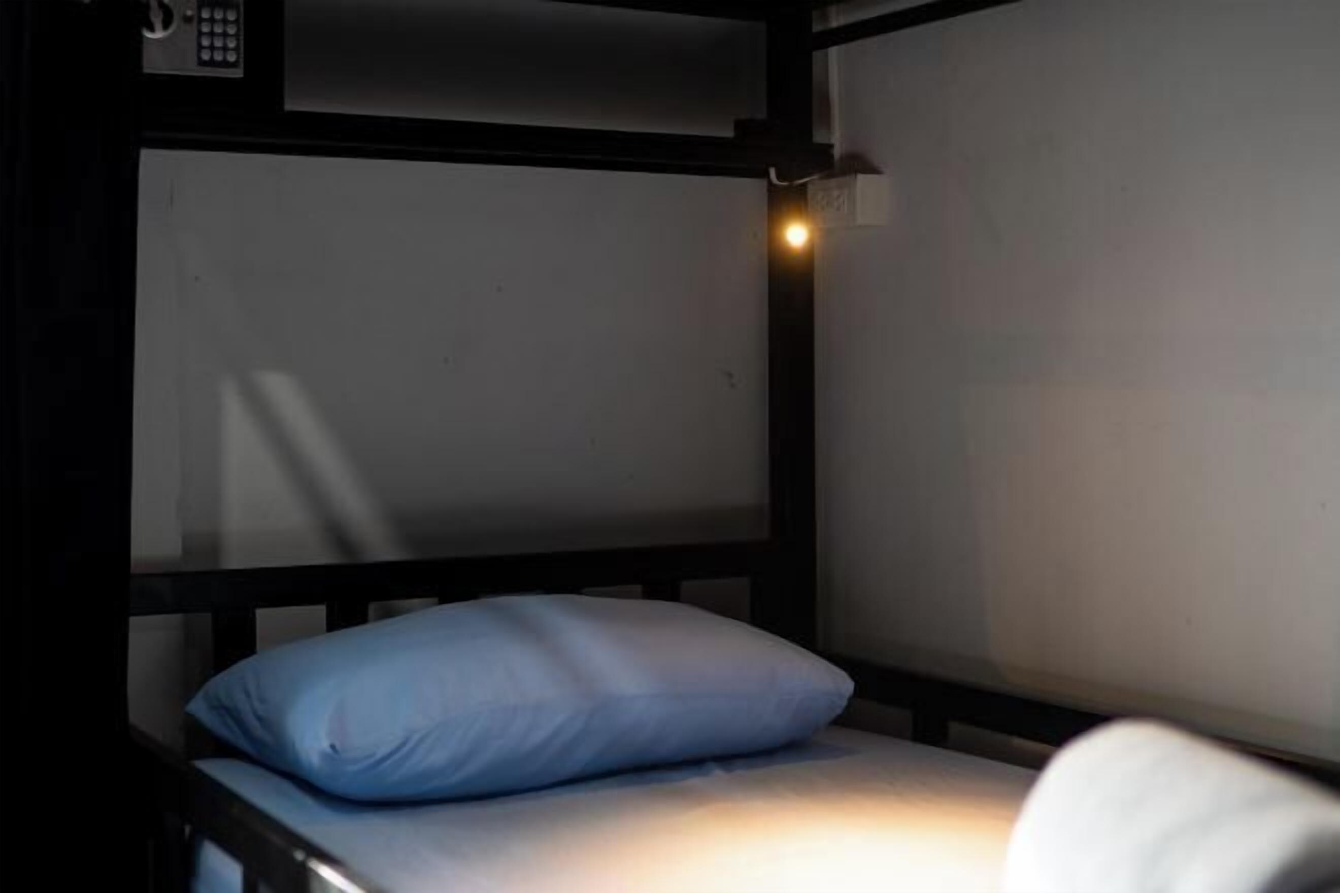 In-room safe, bed sheets