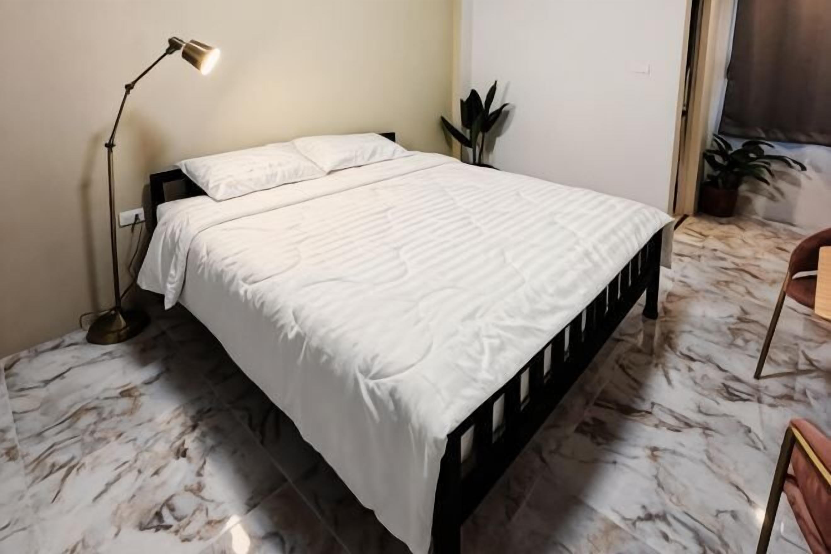 In-room safe, bed sheets