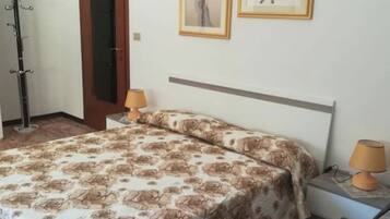 1 Schlafzimmer, BĂŒgeleisen/BĂŒgelbrett, BettwĂ€sche
