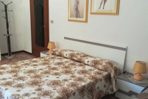 1 Schlafzimmer, Bügeleisen/Bügelbrett, Bettwäsche