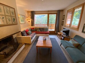 TV - Meribel Center: 4-Bedroom Duplex, 8 Pers, Close to Slopes (Méribel)