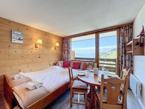 1 bedroom, free WiFi, bed sheets