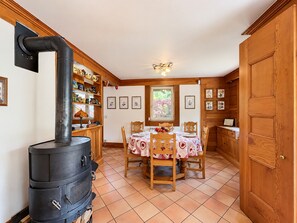 Dining - Renovated chalet with fireplace and terrace, close to cable car (Méribel)