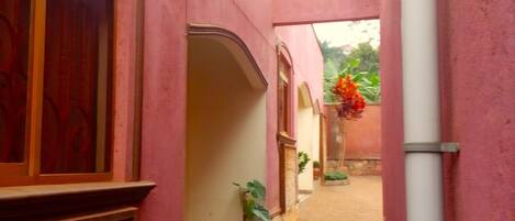 تفاصيل الفندق من الخارج