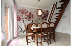 Dining - Ferienhaus Toms Hutte mit Terrasse in Dornum (Dornum)