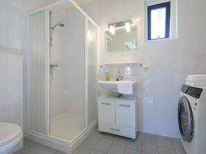 House | Bathroom - Bungalow in Sondel Near Slotermeer Lake (Sondel)