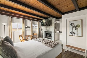 Travel cot, WiFi, bed sheets