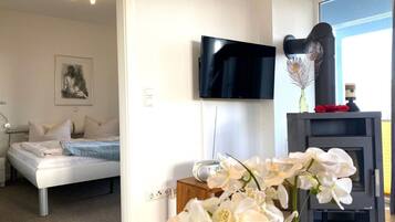 Apartment | 2 bedrooms, individually furnished, bed sheets