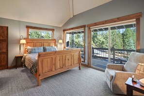 4 bedrooms, desk, iron/ironing board, travel crib