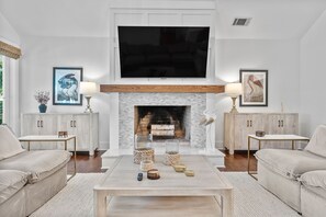 Smart TV, chimenea, oficina, impresora