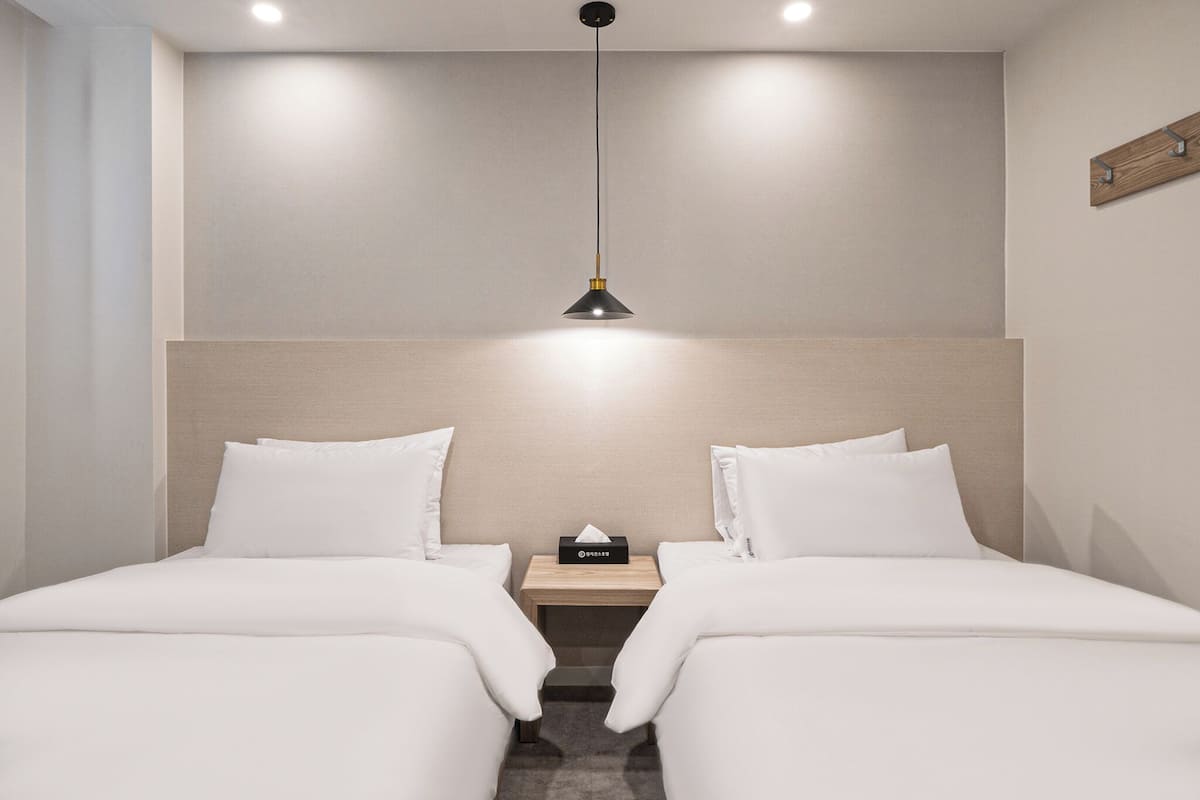 Twin Room, Multiple Beds, Non Smoking, Private Bathroom (Self Check-in)