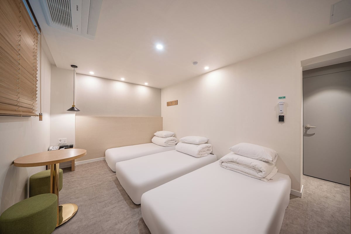 Triple Room, Multiple Beds, Non Smoking, Private Bathroom (셀프 체크인) | Premium bedding, desk, laptop workspace, blackout drapes