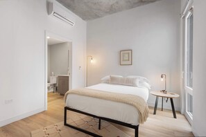 4 habitaciones, tabla de planchar con plancha, cuna de viaje y wifi 