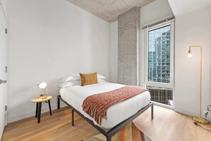 4 habitaciones, tabla de planchar con plancha, cuna de viaje y wifi