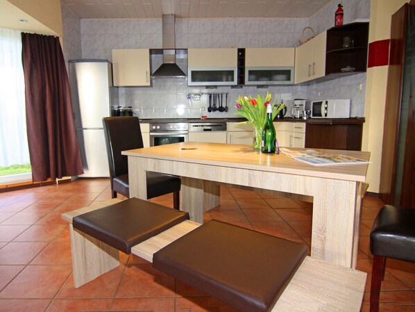 House | Private kitchen | Electric kettle, toaster, high chair
