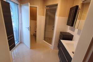 Apartment | Bathroom