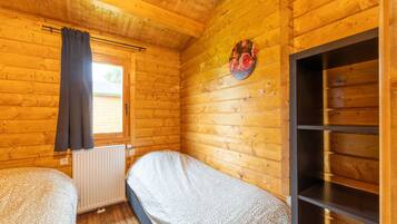 3 عدّة غرف نوم وملاءات أسرّة