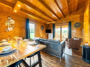 Chalet | Dining - Chalet in Brabant Near Nature Reserves (Valkenswaard)