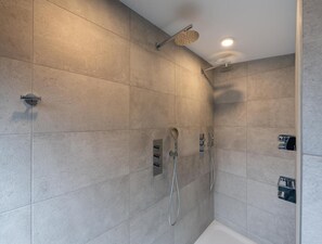 House | Bathroom - Attractive Villa With Jetty (Kamperland)