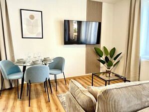Living area - L5 - City Studio Apartment Neckarsulm (Neckarsulm)