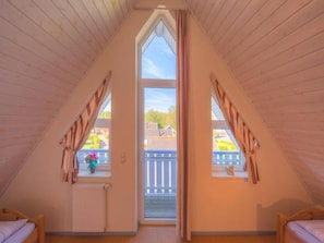 3 bedrooms, individually furnished, bed sheets - Charmante Ferienwohnung (Rechlin)