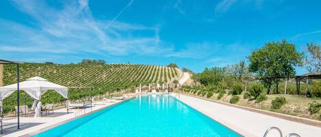 Apartment | Pool | Outdoor pool